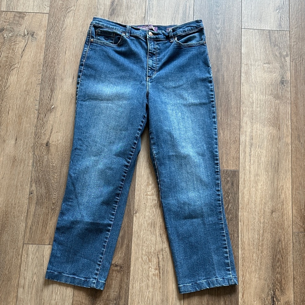 Women’s Gloria Vanderbilt Amanda Dark Blue Straight Leg Jeans in size 14